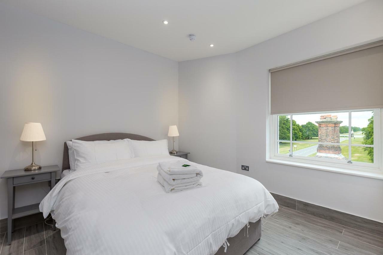 The Lion Gate Apartments East Molesey Exterior photo
