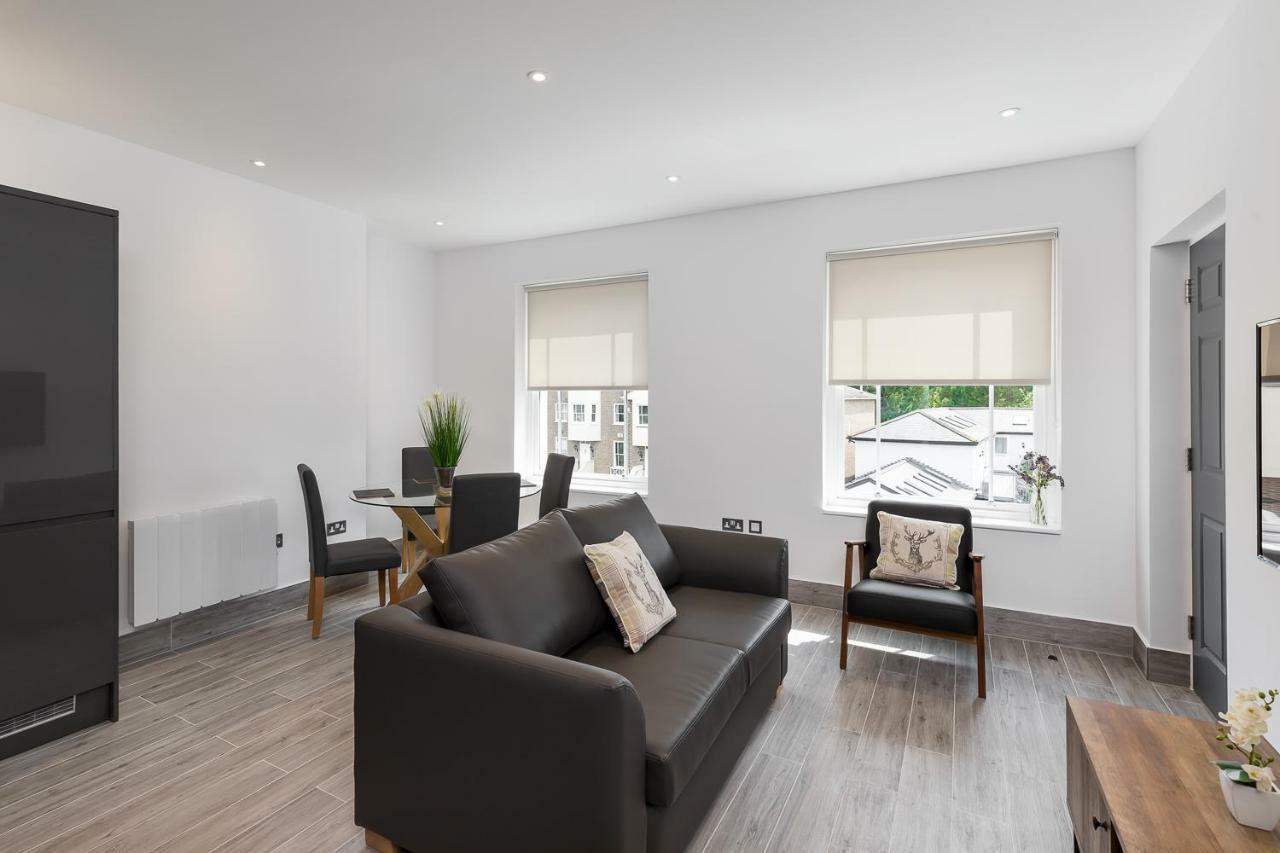 The Lion Gate Apartments East Molesey Exterior photo