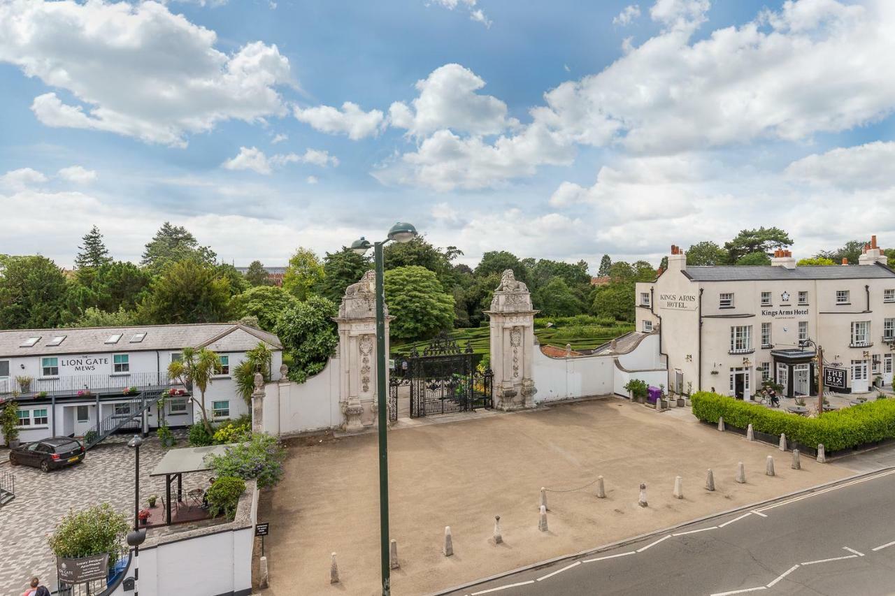 The Lion Gate Apartments East Molesey Exterior photo